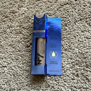 No7 Lift & Luminate Serum Concealer Light/medium